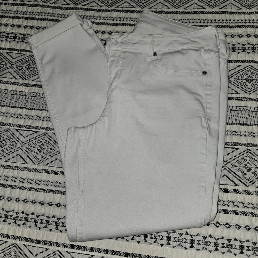 White jeans/jeggings